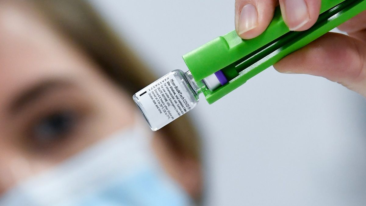 EMA doporučila nasazení vakcíny Pfizeru u dětí od 12 do 15 let